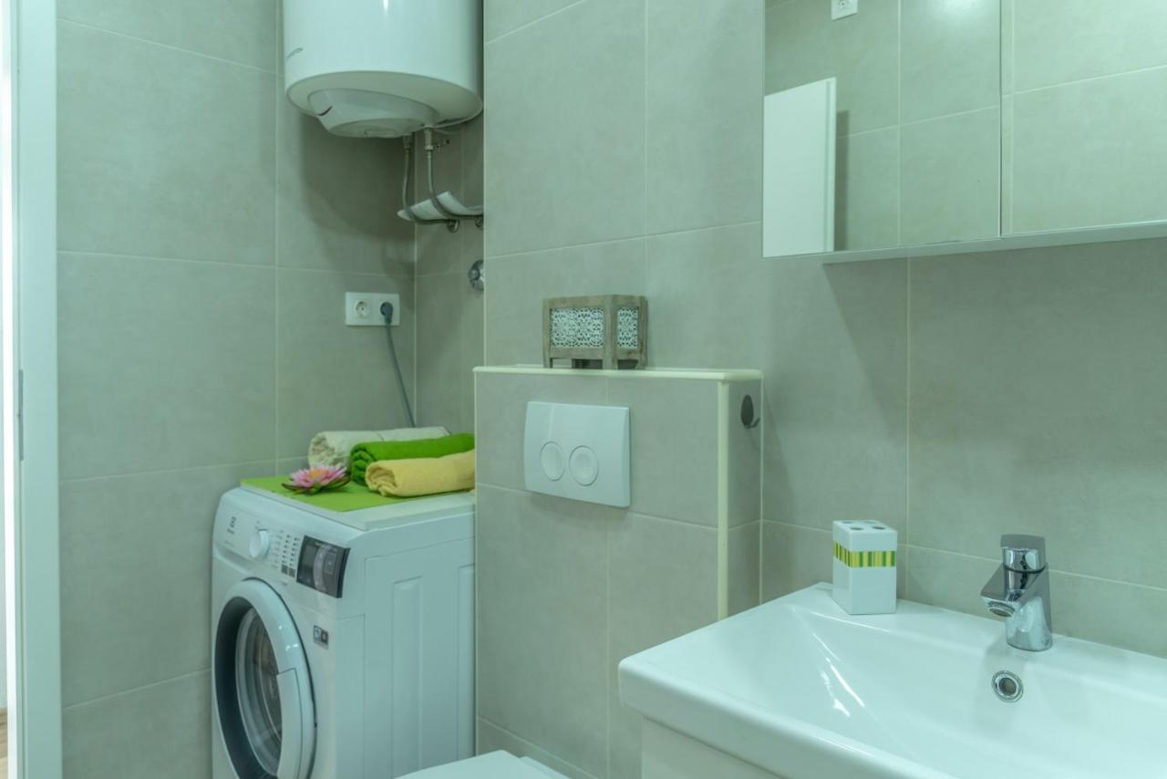 Apartment Bor - On The Beach Malinska Exterior foto